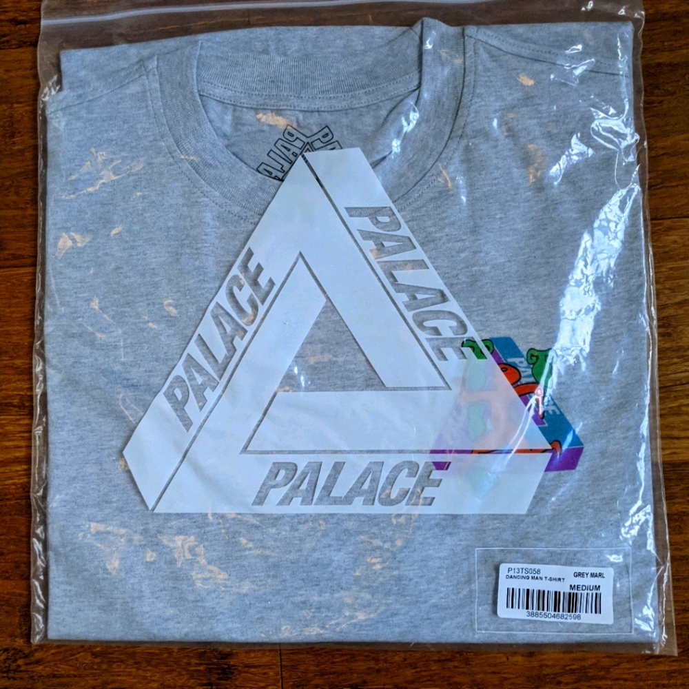 PALACE skateboard brand new T-shirt M